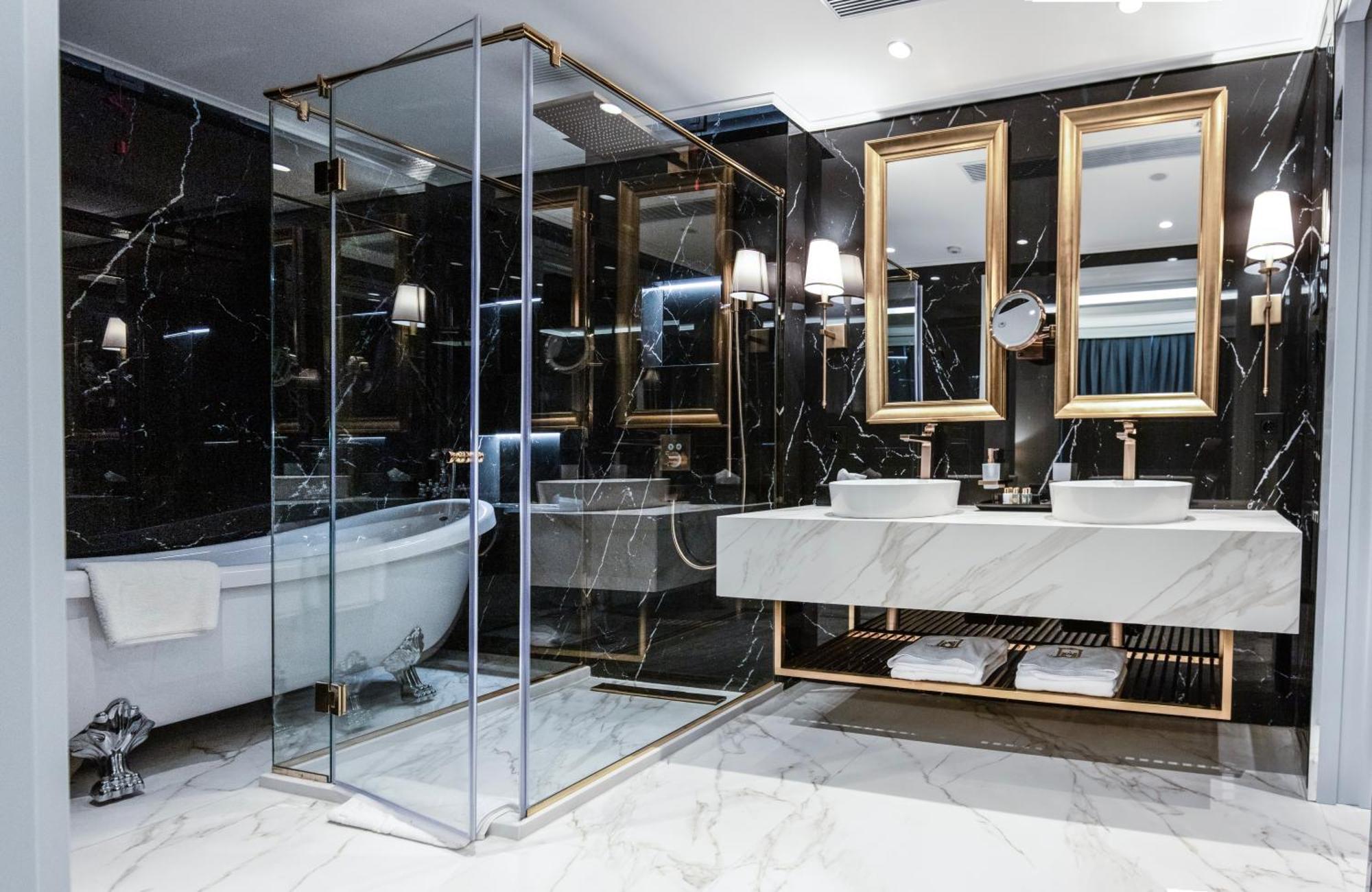 Xheko Imperial Luxury & Отель Тирана