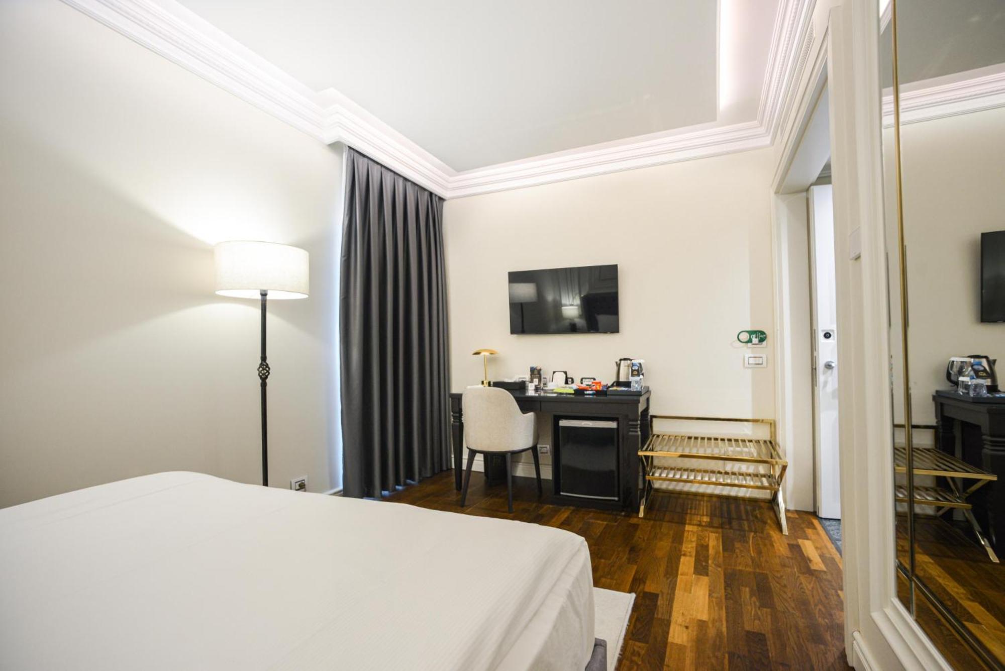 Отель Xheko Imperial Luxury & Тирана